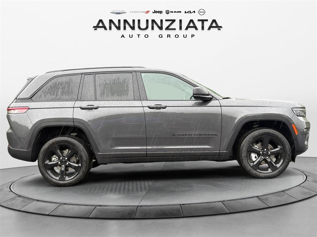 new 2025 Jeep Grand Cherokee car, priced at $50,121