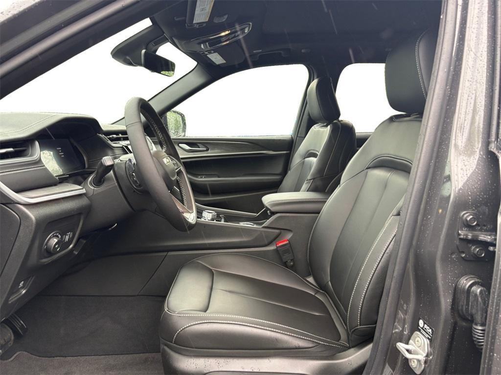 new 2025 Jeep Grand Cherokee car, priced at $50,121