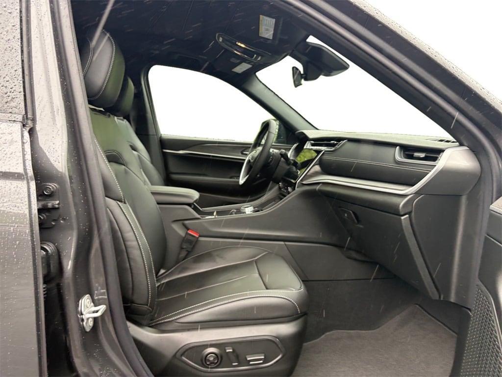 new 2025 Jeep Grand Cherokee car, priced at $50,121