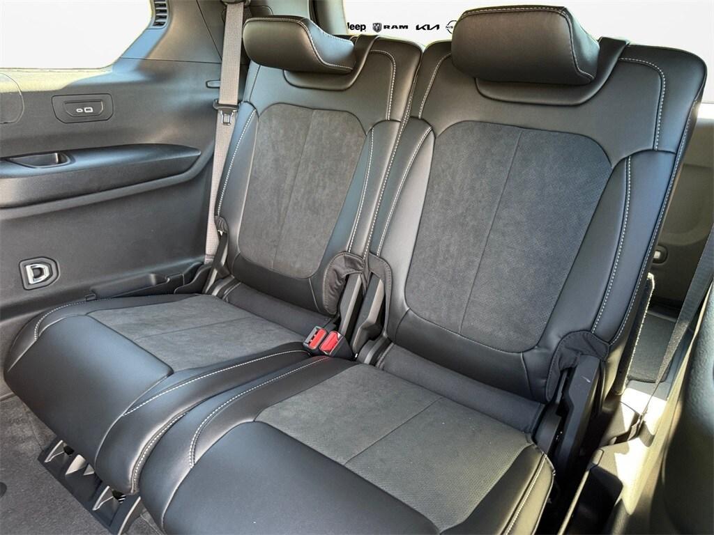 new 2025 Jeep Grand Cherokee L car, priced at $44,230