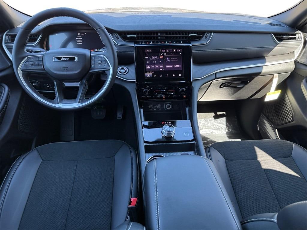 new 2025 Jeep Grand Cherokee car, priced at $44,625