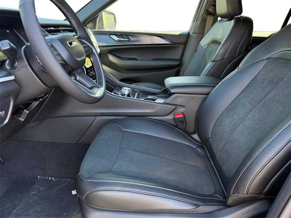 new 2025 Jeep Grand Cherokee car, priced at $44,625