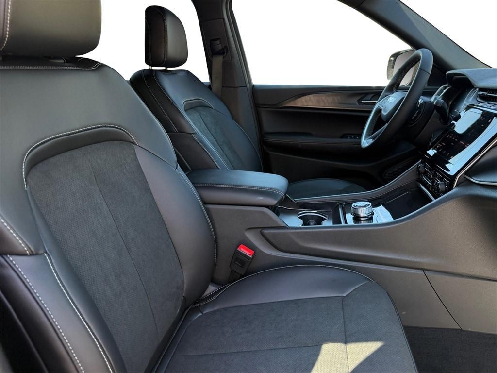 new 2025 Jeep Grand Cherokee car, priced at $44,625