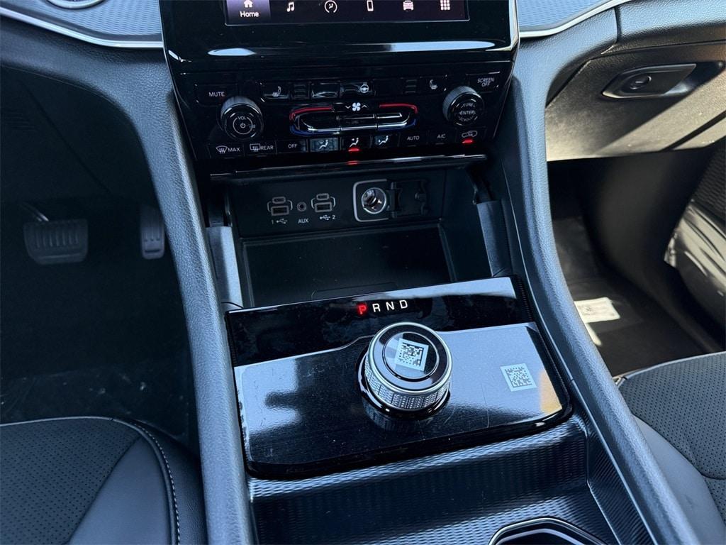new 2025 Jeep Grand Cherokee car, priced at $44,625