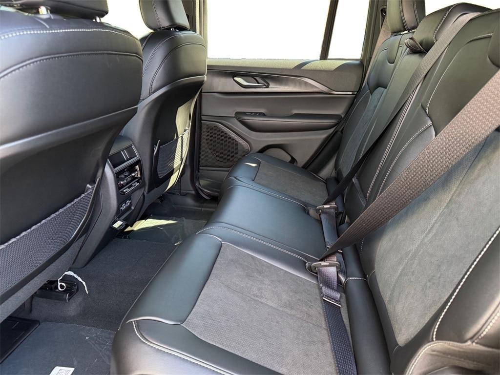 new 2025 Jeep Grand Cherokee car, priced at $44,625