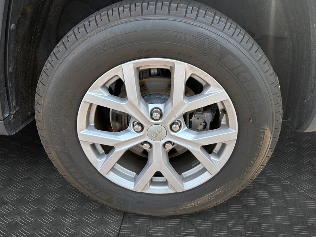 used 2022 Jeep Grand Cherokee car, priced at $35,599