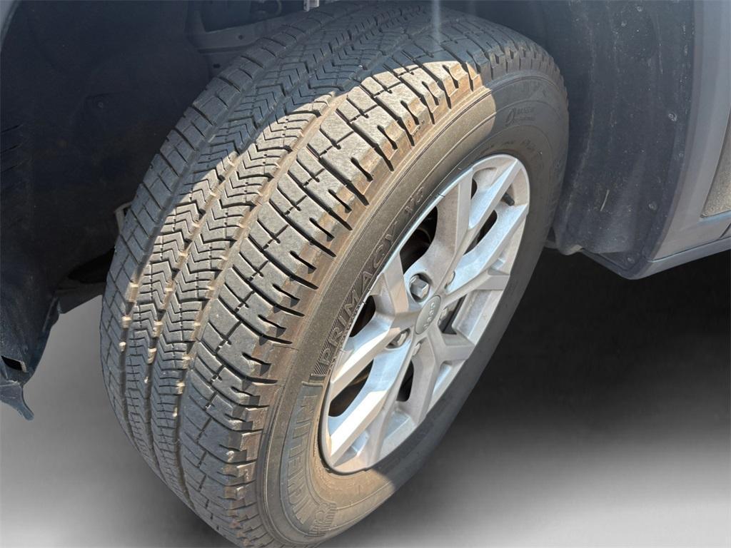 used 2022 Jeep Grand Cherokee car, priced at $35,599