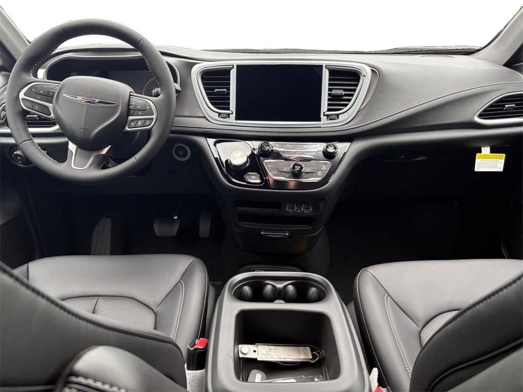 new 2025 Chrysler Pacifica car, priced at $41,752