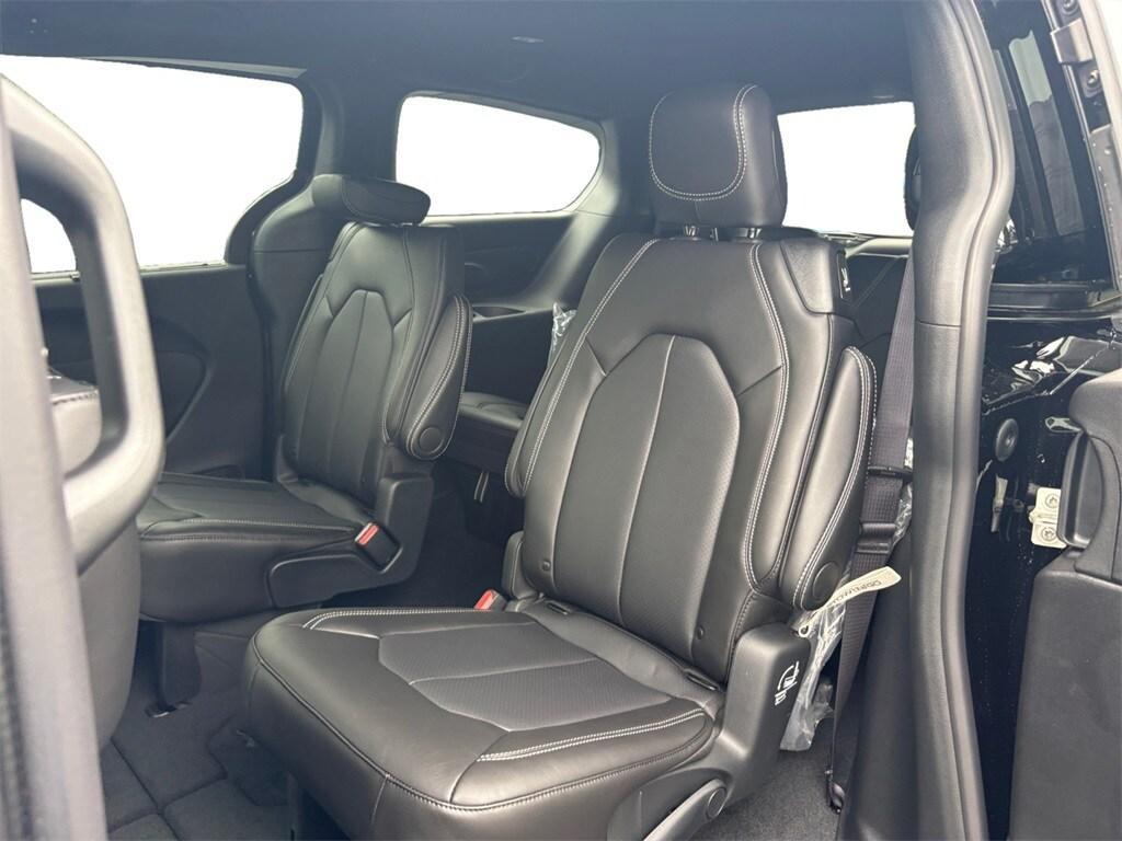 new 2025 Chrysler Pacifica car, priced at $41,752