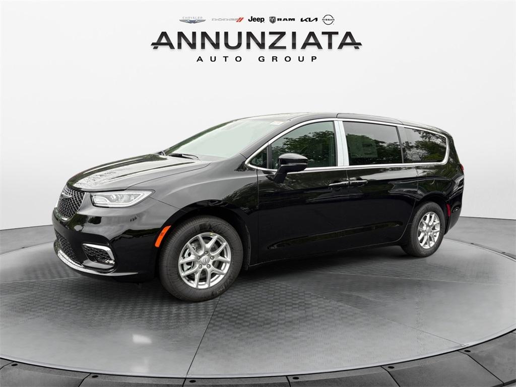 new 2025 Chrysler Pacifica car, priced at $41,752