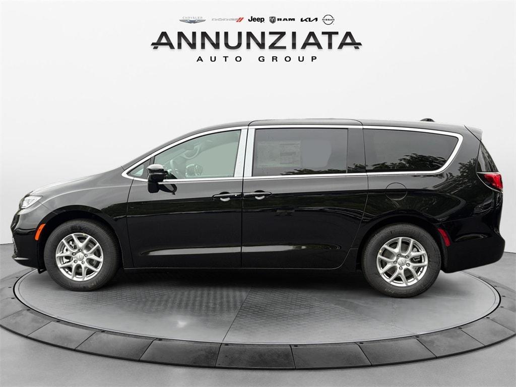 new 2025 Chrysler Pacifica car, priced at $41,752