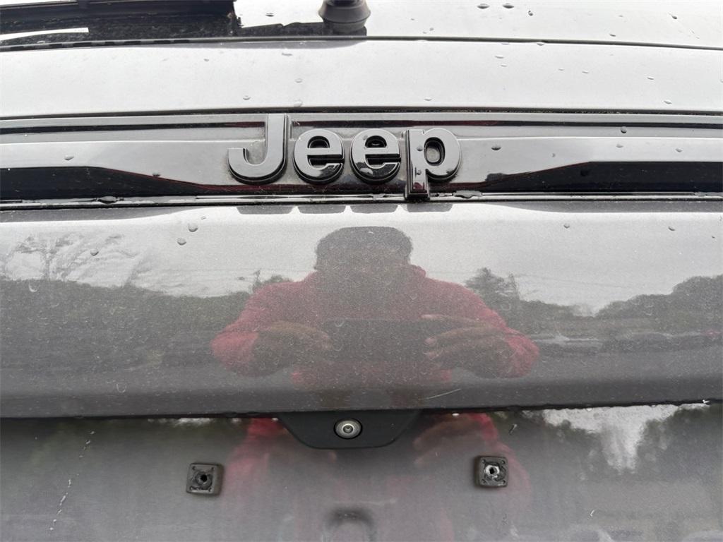 used 2022 Jeep Grand Cherokee car, priced at $34,499