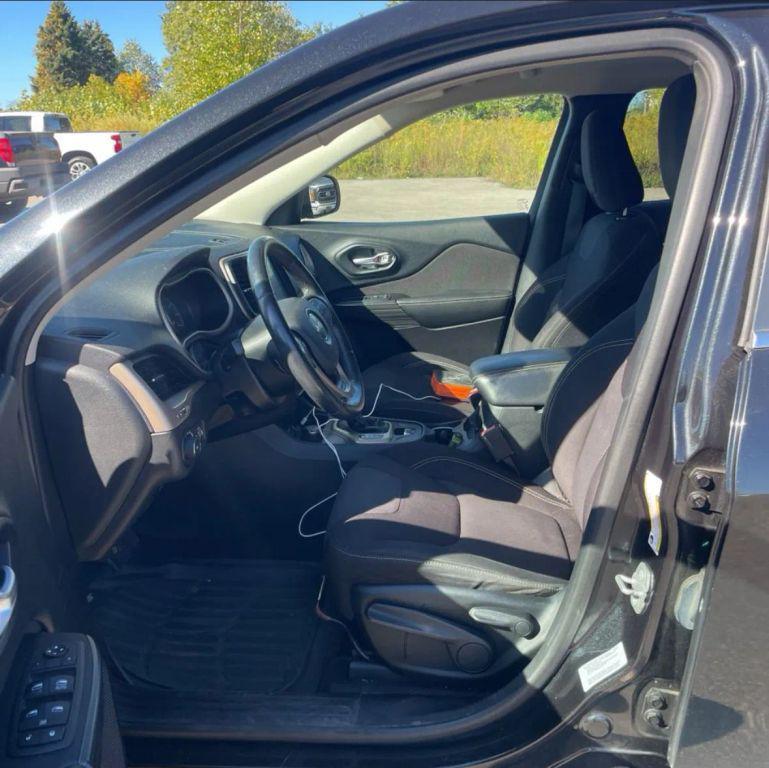 used 2015 Jeep Cherokee car, priced at $8,595