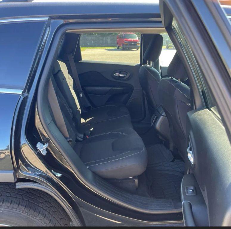 used 2015 Jeep Cherokee car, priced at $8,595