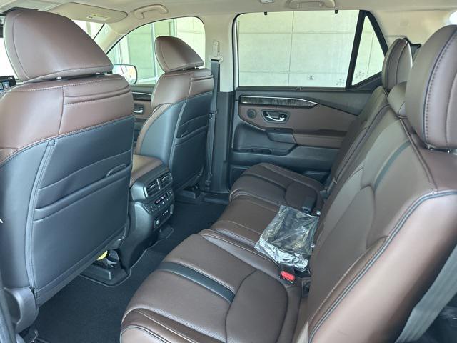 new 2025 Honda Pilot car, priced at $55,715