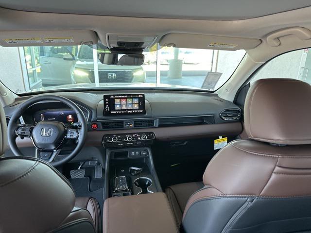 new 2025 Honda Pilot car, priced at $55,715