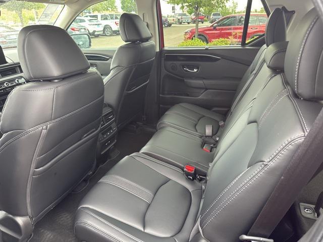 new 2025 Honda Pilot car, priced at $49,705