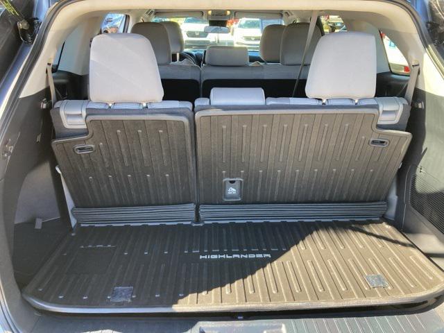 used 2022 Toyota Highlander car, priced at $27,800