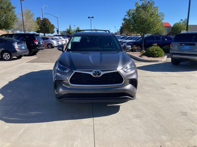 used 2022 Toyota Highlander car, priced at $27,800