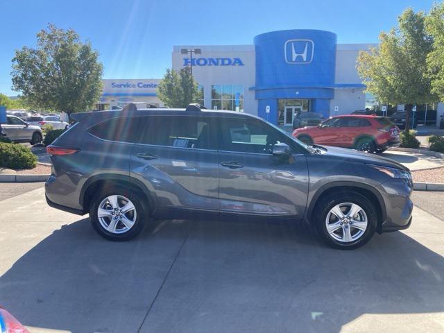 used 2022 Toyota Highlander car, priced at $27,800