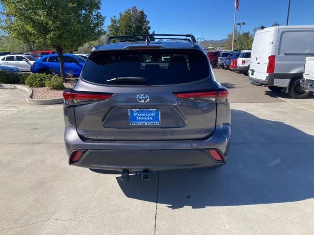 used 2022 Toyota Highlander car, priced at $27,800