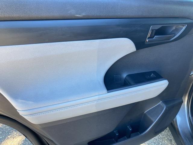 used 2022 Toyota Highlander car, priced at $27,800