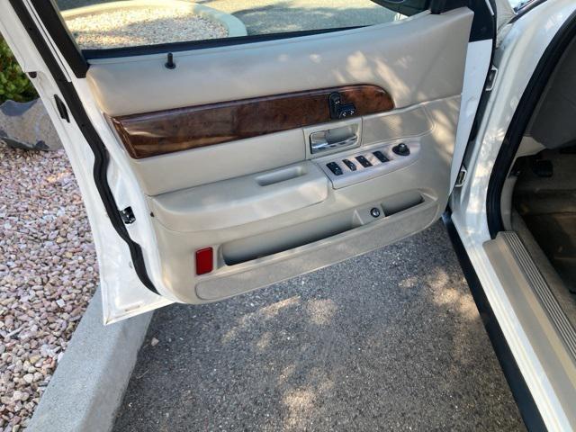 used 2009 Mercury Grand Marquis car, priced at $8,998