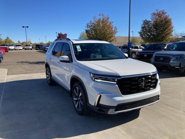 new 2025 Honda Pilot car, priced at $51,450