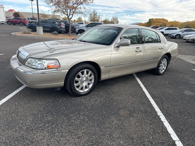 used 2010 Lincoln Town Car car, priced at $10,000