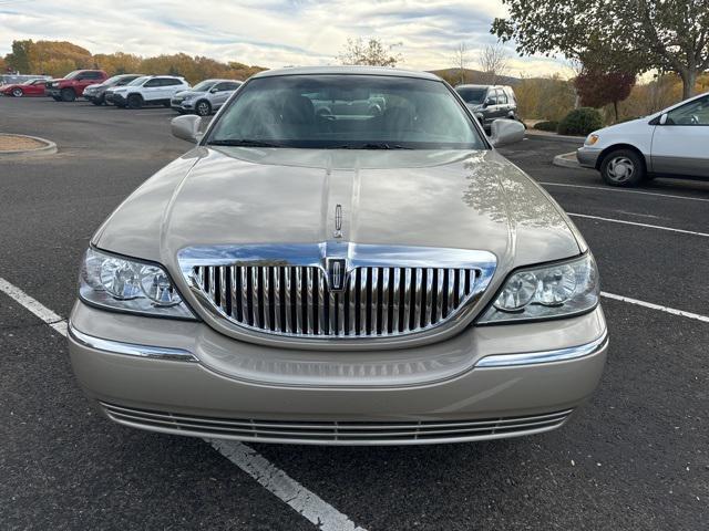 used 2010 Lincoln Town Car car, priced at $10,000