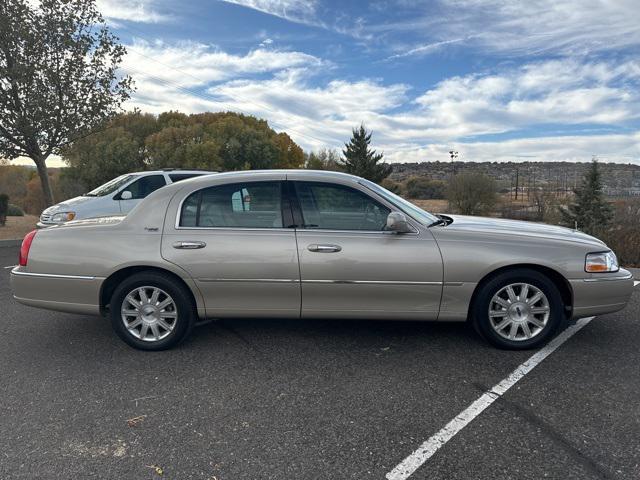 used 2010 Lincoln Town Car car, priced at $10,000