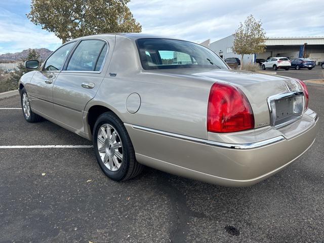 used 2010 Lincoln Town Car car, priced at $10,000