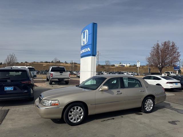 used 2010 Lincoln Town Car car, priced at $10,000