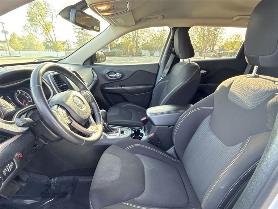 used 2015 Jeep Cherokee car, priced at $10,400