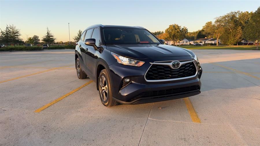 used 2020 Toyota Highlander car, priced at $26,819