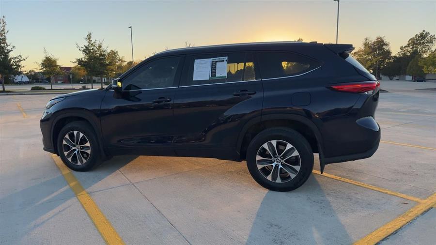 used 2020 Toyota Highlander car, priced at $26,819