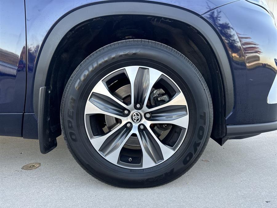 used 2020 Toyota Highlander car, priced at $26,819