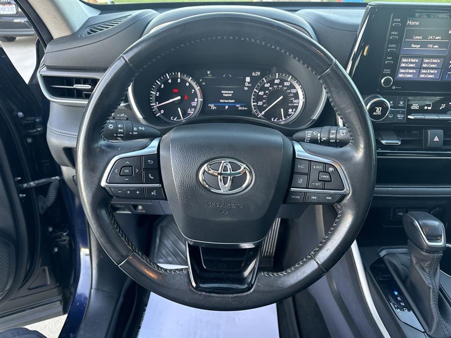 used 2020 Toyota Highlander car, priced at $26,819