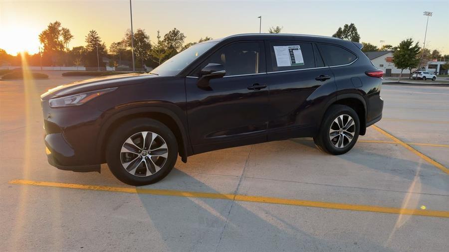 used 2020 Toyota Highlander car, priced at $26,819