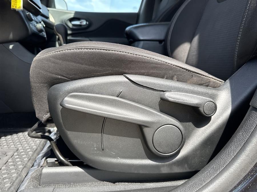 used 2015 Jeep Cherokee car, priced at $10,271