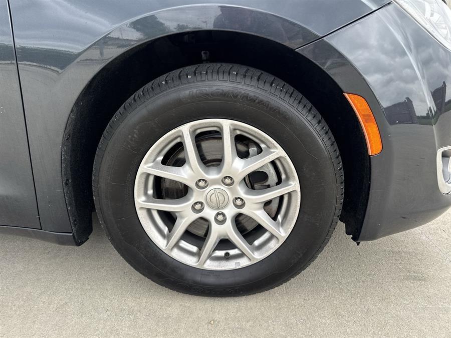 used 2020 Chrysler Pacifica car, priced at $17,195