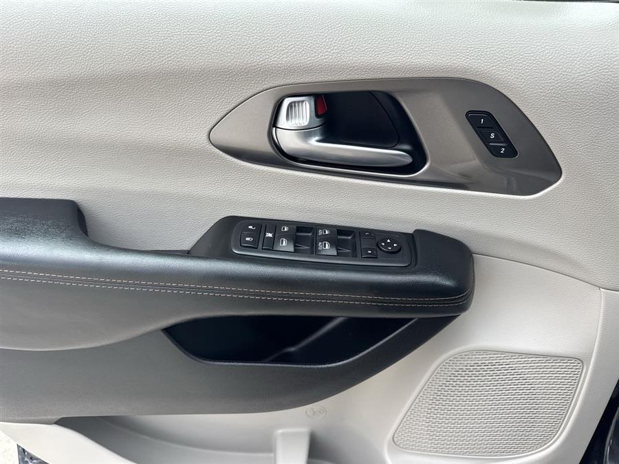 used 2020 Chrysler Pacifica car, priced at $17,195