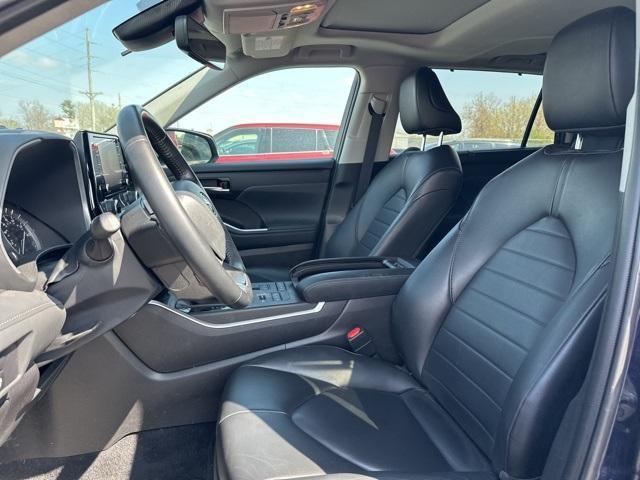 used 2022 Toyota Highlander car