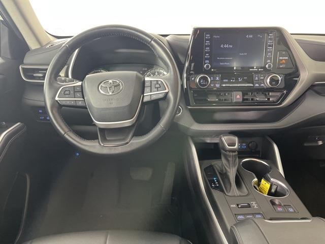used 2022 Toyota Highlander car, priced at $41,225