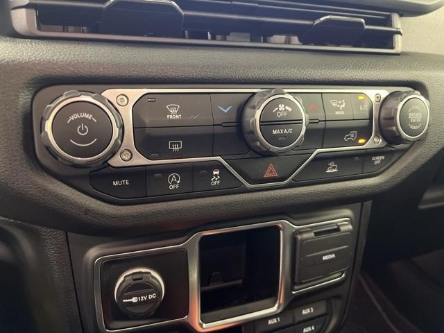 used 2024 Jeep Gladiator car, priced at $38,469