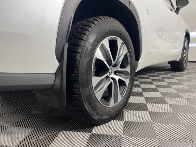 used 2022 Toyota Highlander car, priced at $36,850