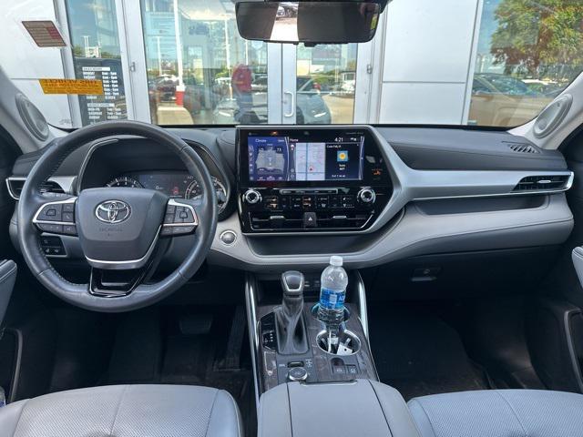 used 2022 Toyota Highlander car, priced at $44,800