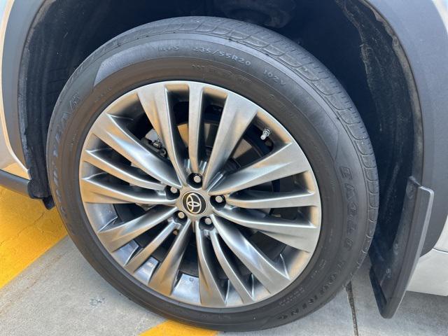 used 2022 Toyota Highlander car, priced at $44,800