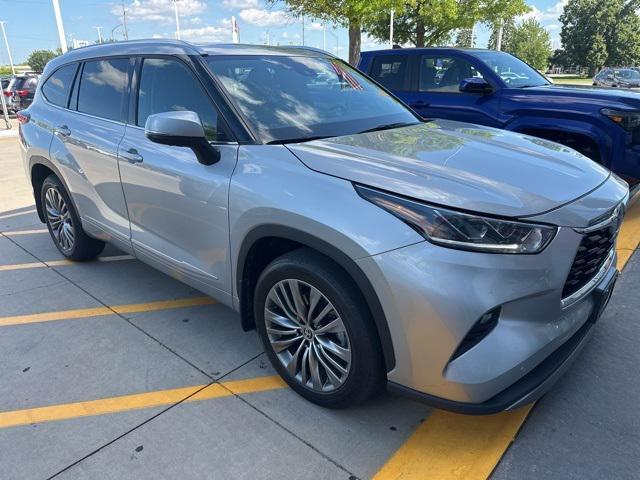 used 2022 Toyota Highlander car, priced at $44,800
