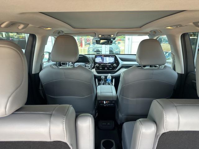 used 2022 Toyota Highlander car, priced at $44,800